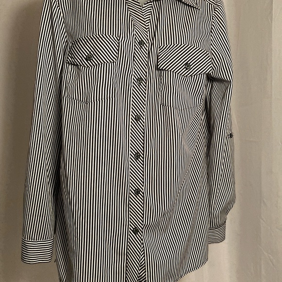 Button down small long sleeve top - Picture 13 of 16